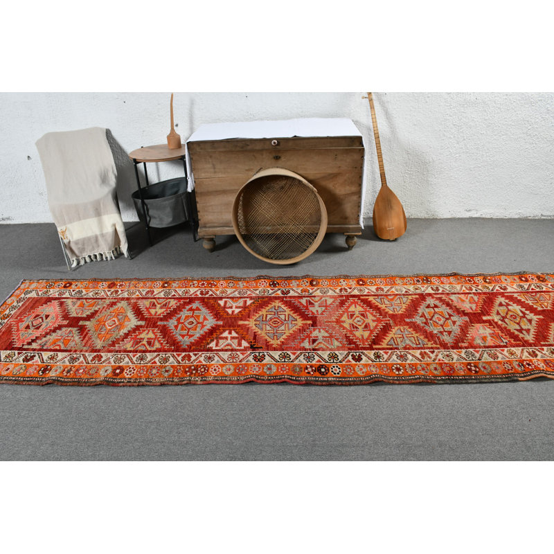Tapis traditionnel turc Kilim en rouge vif avec des motifs géométriques pour un décor bohémien rouge / orange