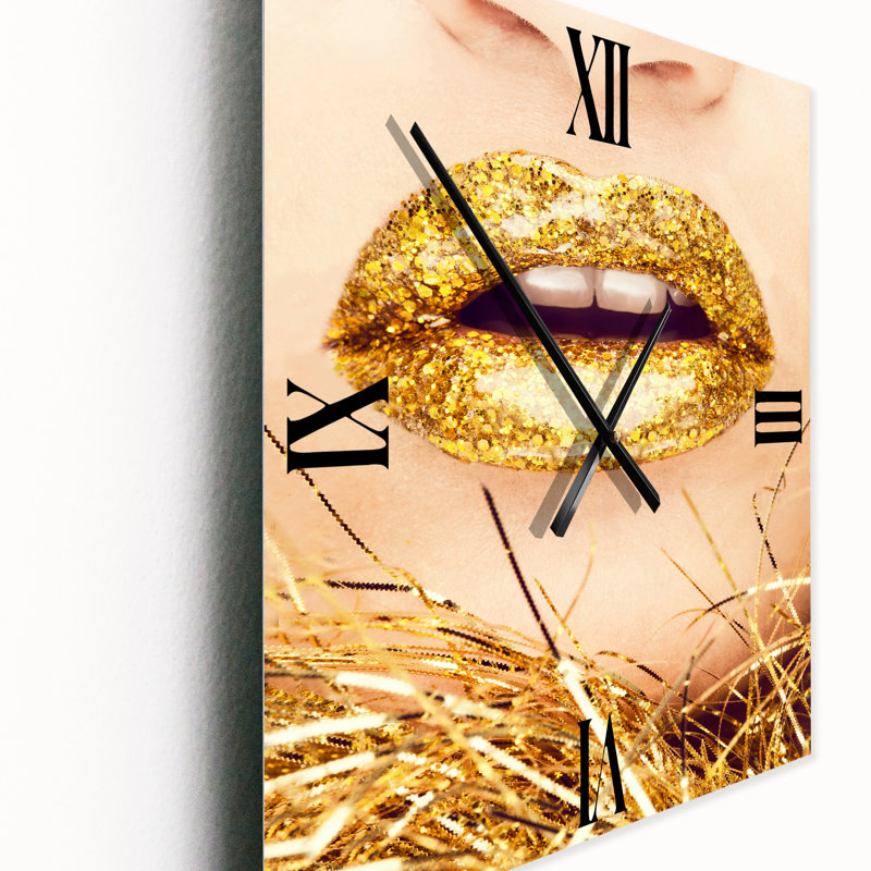 Gros plan sur une horloge murale, Grand