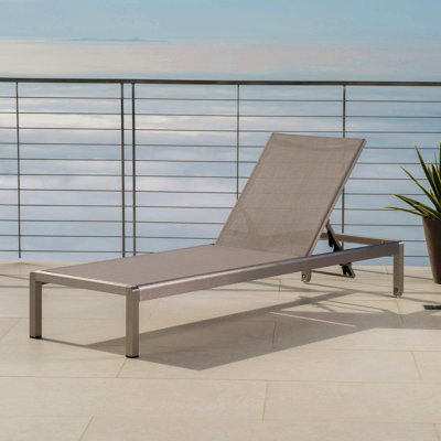 Chaise longue moderne pour piscine extérieure