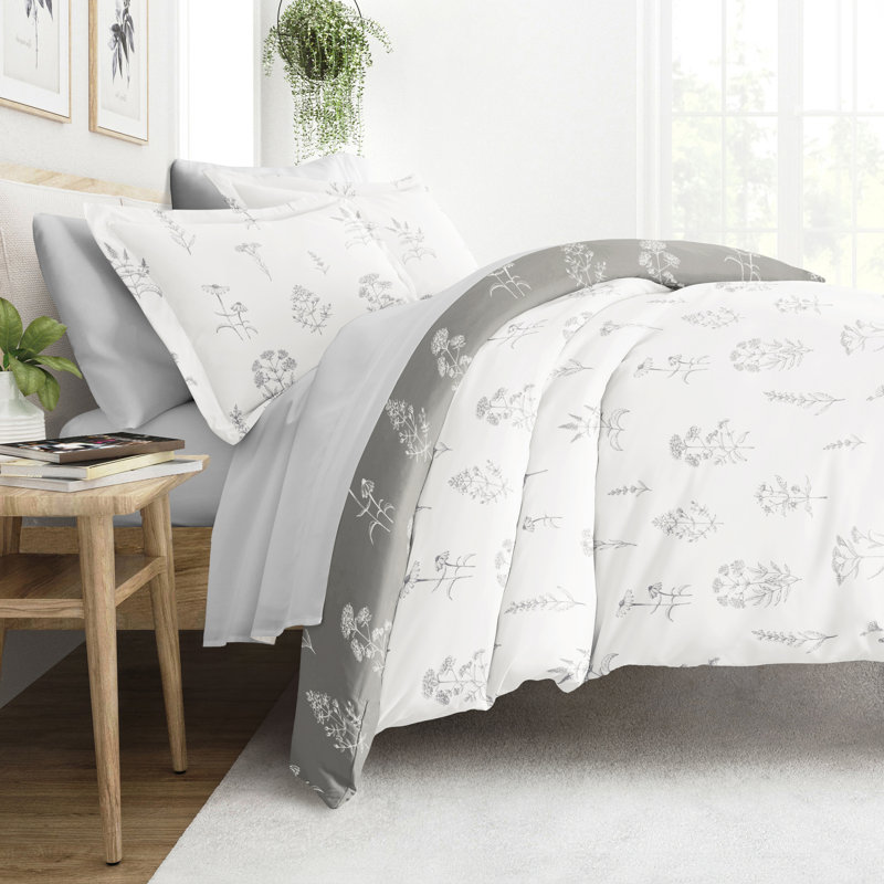 Twin XL Light Gray Floral Patterned Duvet Set