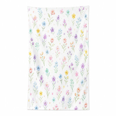 Serviette de plage florale 1Pcs, avec un motif délicat de fleurs sauvages colorées et de feuilles vertes sur fond blanc, parfaite pour la natation, les voyages et les voyages unisexes.