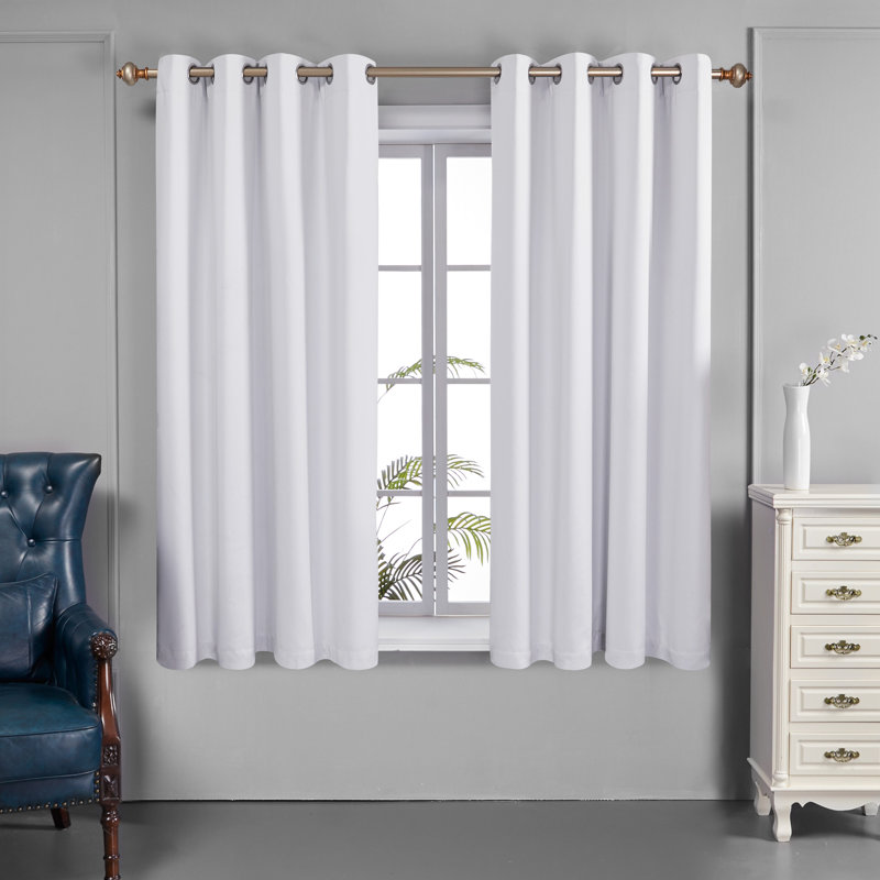 Paire de rideaux occultant Harjot, L 52 po x L 63 po, Blanc grisâtre