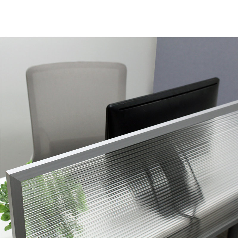 Panneau d'intimité de bureau en polycarbonate à écran divisé, 18" H x 30" lx 0.63" d, Aluminium, Translucide