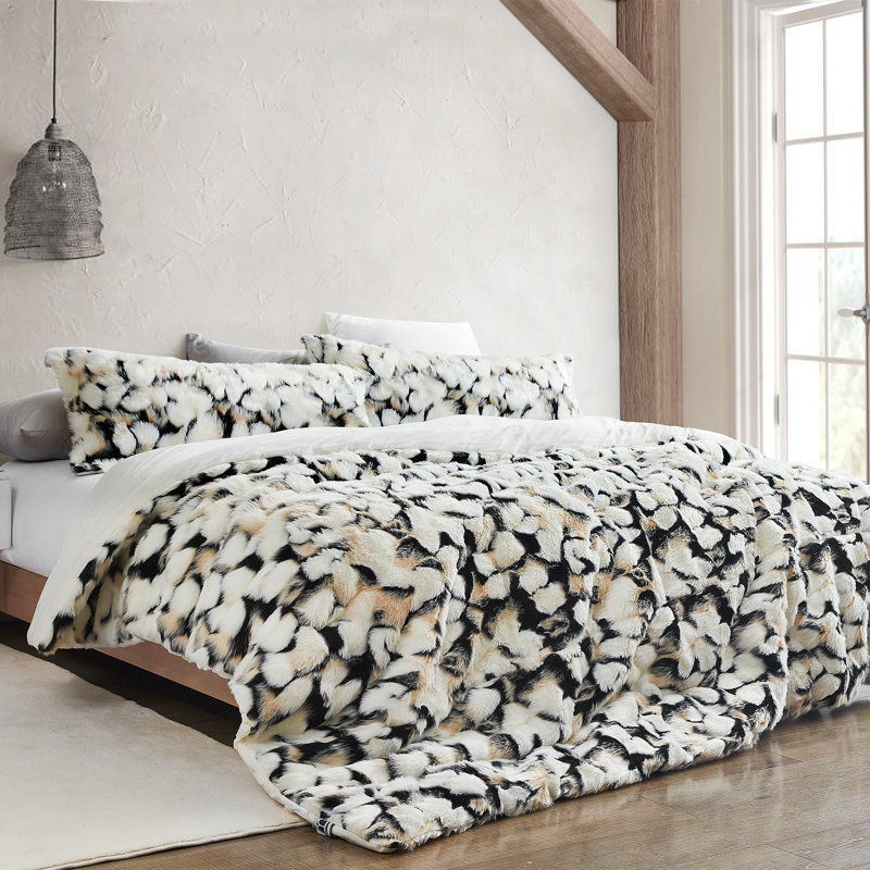 That's What An Ocelot's Tummy Looks Like Coma Inducer Faux Fur Oversized Comforter Set, Queen Comforter + 2 Shams, White