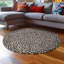  Tapis rond en laine tricoté à la main MODWOOL 47 po (galets neutres)