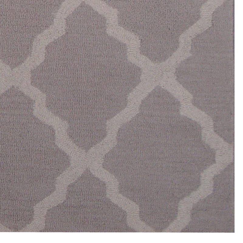 Tapis beige / gris touffeté à la main