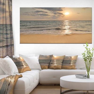«Dark Tropical Sand Beach at Sunset», photographie