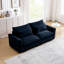 Accoudoir 2 places en velours côtelé bleu, ajoutant du confort au siège bleu du salon - ergonomique et confortable