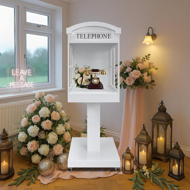 Présentoir à roulettes en forme de cabine téléphonique britannique blanche avec livre d'or audio, idéal pour les photos de mariage, les réceptions et les fêtes prénuptiales. Téléphone non inclus.