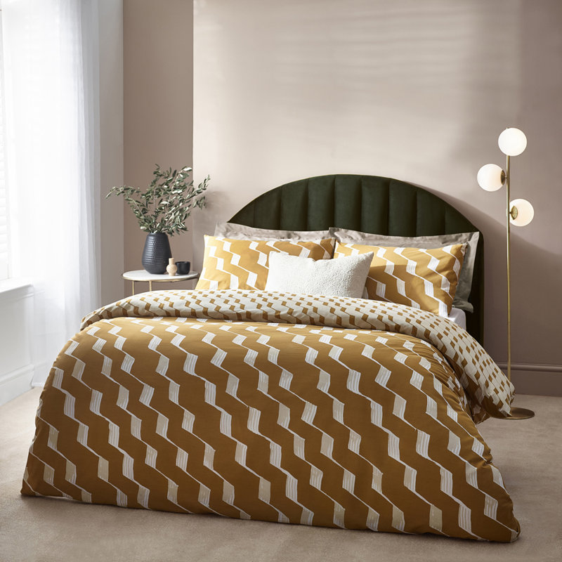 Komarek Cotton Blend Chevron / Zig Zag Duvet Cover Set with Pillowcases, Super King - 2 Standard Pillowcases