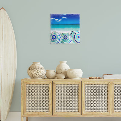 "Three Beach Umbrellas View", art mural par Charlie Carter