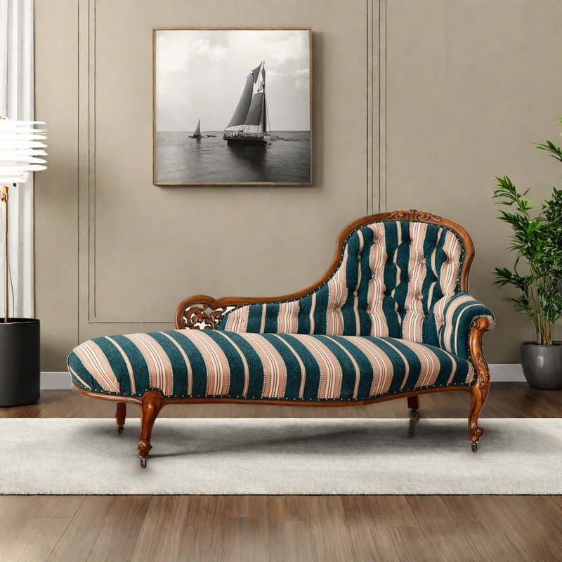 Chaise berçante exquise, confortable et élégante, Face à la droite