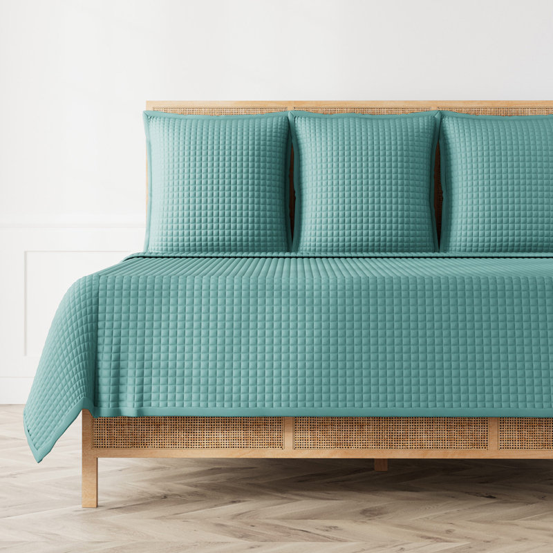 Ready-to-Bed Modern & Contemporary Quilted Coverlet, Twin Quilt, Caribbean