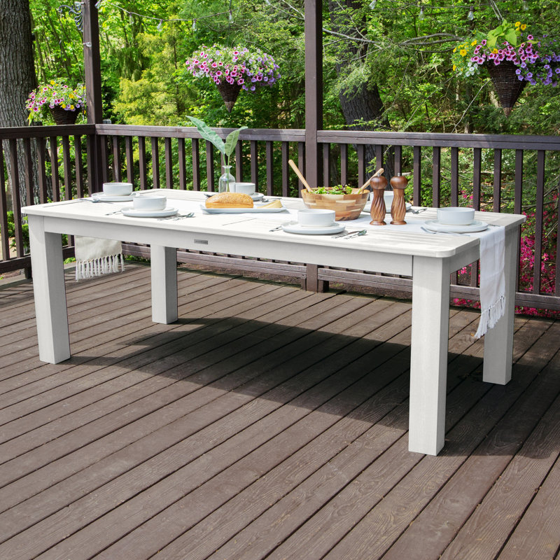 Table de salle à manger en plastique Highsmith, Blanc, H 30 po x l 42 po x P 84 po