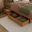 Lit plateforme en bois avec tiroirs de rangement Norla-317705636-317705634