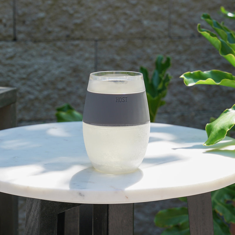 Tasses rafraîchissantes à vin en gris