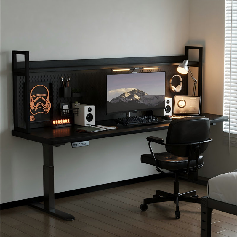 Bureau en bois massif à hauteur réglable 62,99 "avec tablettes et panneau perforé, H 46,46 po x l 62,99 po x P 23,62 po