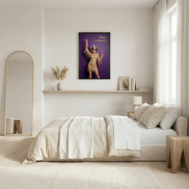 «Night Luminosité Disco Ball Woman», robe dorée sur toile tendue sur toile, ensemble de 1, H 36 po x l 24 po