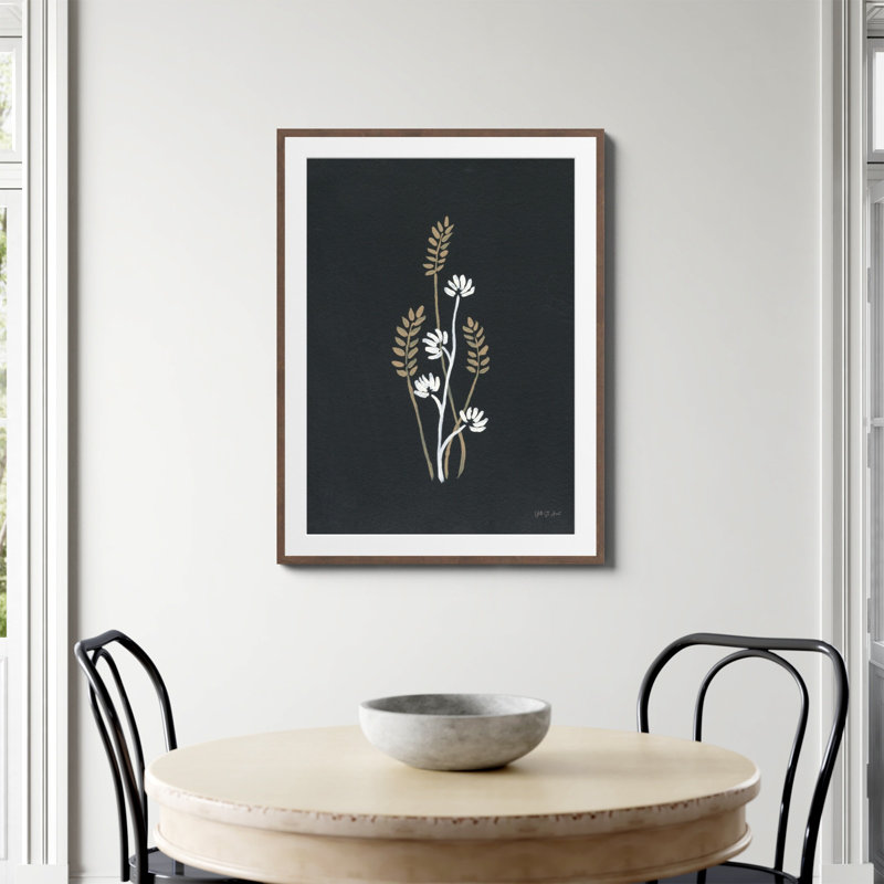 «Petite Floral II» d'Yvette St. Amant, Oui, Papier avec cadre photo noyer, H 40 po x l 30 po