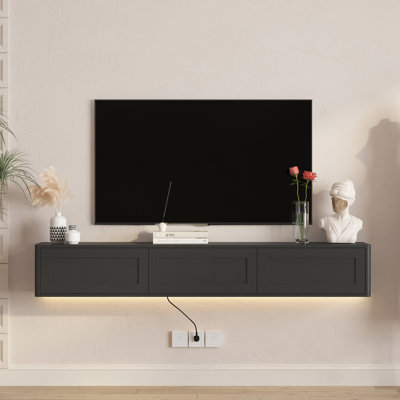 Étagère murale pour téléviseur avec éclairage DEL et prises de courant, support flottant noir pour salon, 3 prises standard et 2 ports, 16 effets de couleur, grand espace de rangement, meuble de rangement intégré.