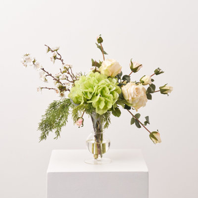 Winter Whisper - Hortensia vert, rose crème et cerisier blanc avec cèdre
