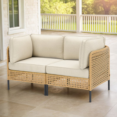 Ensemble de canapé d'extérieur durable en osier avec coussins beiges, conception modulaire pour la flexibilité du patio et du jardin