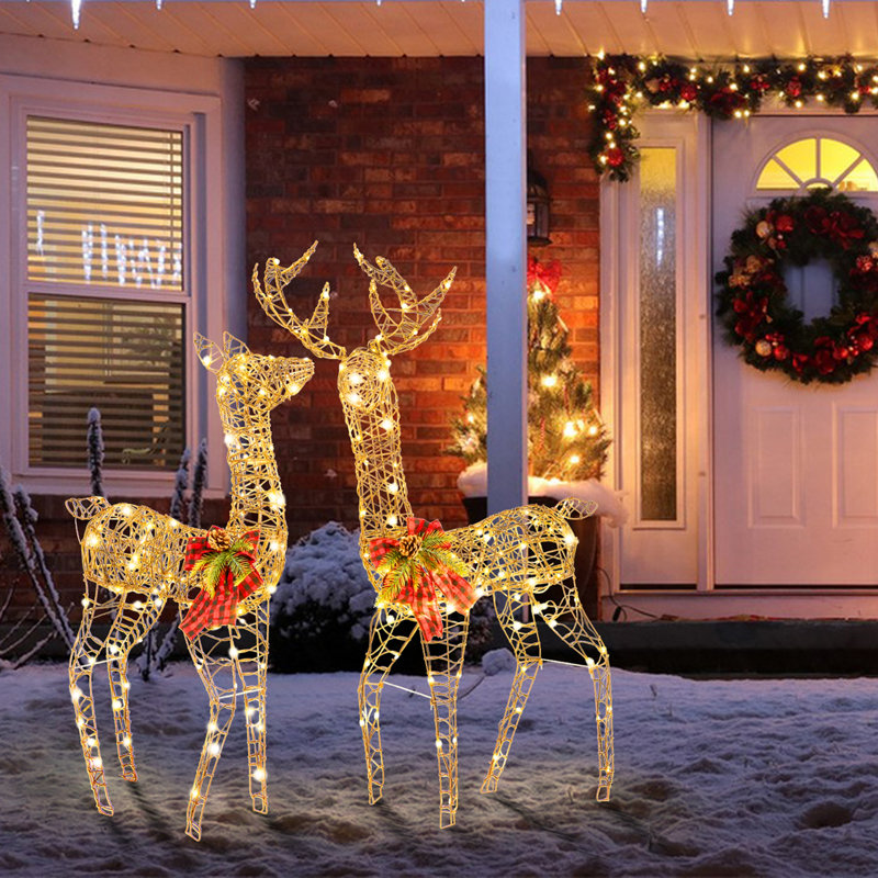 The Holiday Aisle® 2 pièces pré-éclairé Noël renne de Noël avec 200 lumières DEL