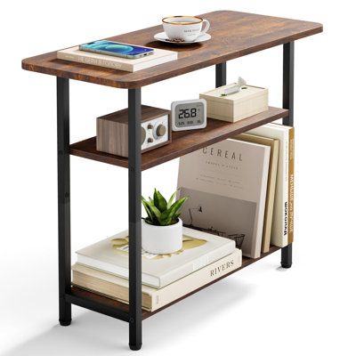 Table d'appoint pour le salon, table de bout à 3 niveaux pour les petits espaces avec plateau de rangement large, table de chevet étroite brune rustique pour la chambre à coucher, canapé-lit