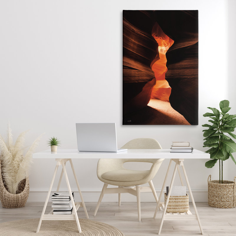 Art mural sur toile Sunlit Canyon Cave par Martin Podt, H 45 po x l 30 po