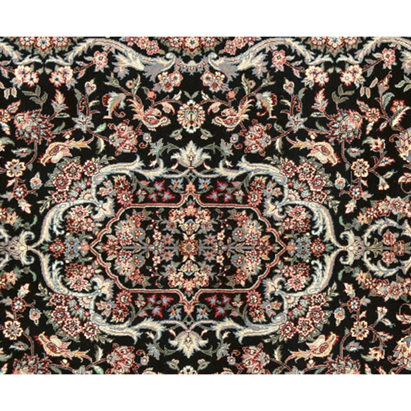 Hand Knotted Wool Area Rug in Ivory/Peach