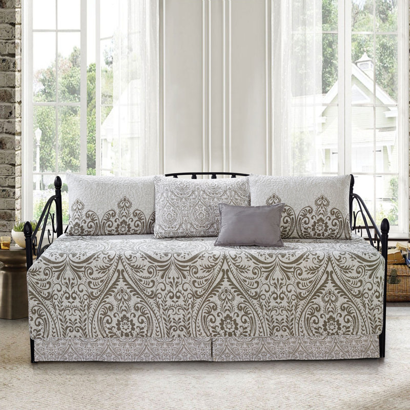 Microfiber Damask Quilt with Pillow Shams, Grey