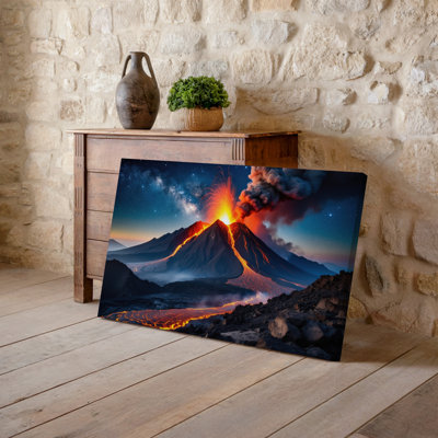 Toile, art dramatique éruptif volcanique mettant en vedette un volcan imposant qui crache une lave orange et rouge sur une toile sombre