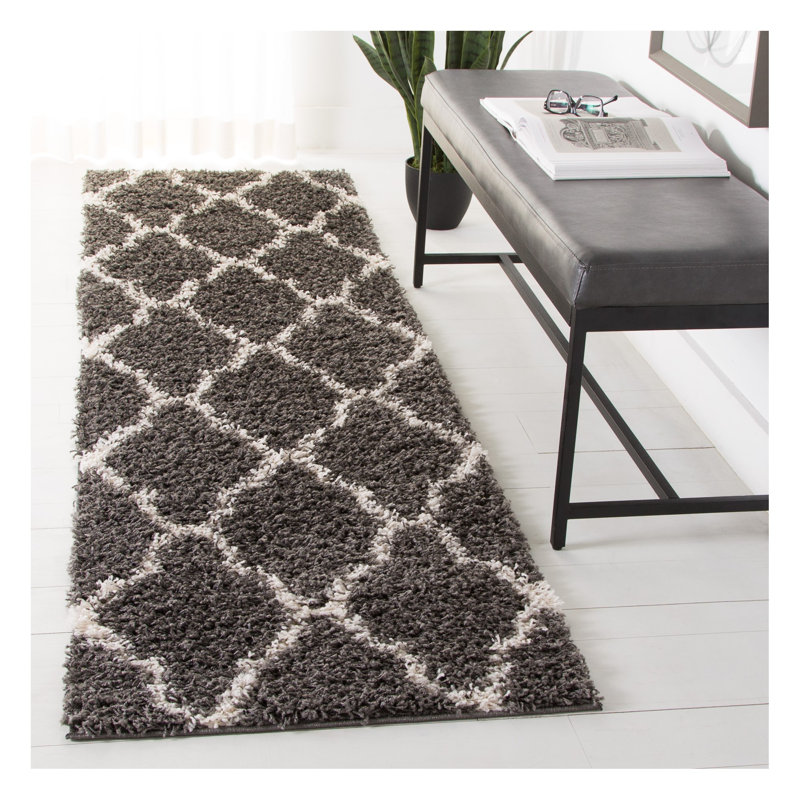 Tapis géométrique gris foncé / ivoire Ines, Tapis de couloir 2 pi 3 po x 6 pi