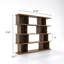 Bibliothèque moderne en bois géométrique, étagère de rangement grande ouverte avec design cubique, étagère de présentation contemporaine pour le salon ou le bureau