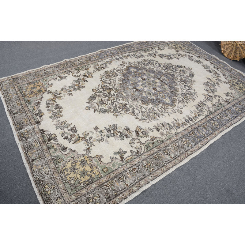 Élégant tapis turc tissé à la main au design rétro, idéal pour décorer le salon