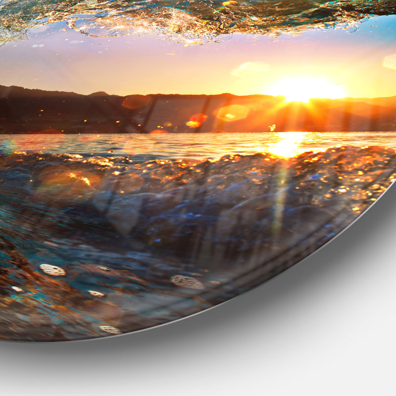 Vagues de l'océan colorées tombant vers le bas - art mural moderne en métal brillant bord de mer, H 36 po x l 36 po x P 1 po