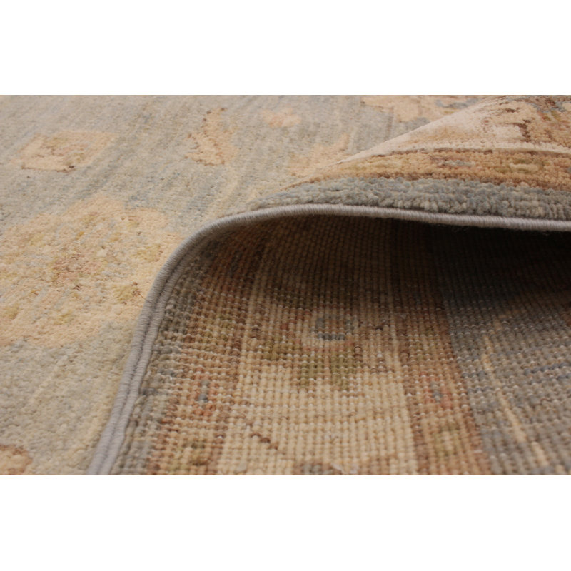 Tapis gris/beige 2 pi 7 po x 9 pi 8 po noué la 2010 ushaks one-of-kind-the main Hales