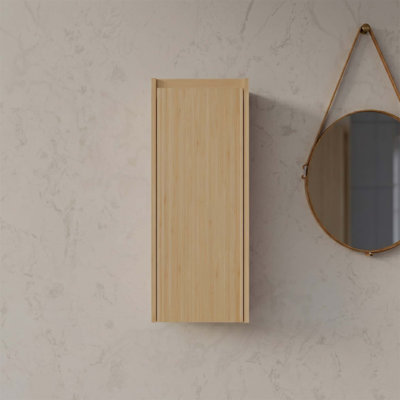 Armoire murale grande capacité en bambou pressé latéralement, au charme rustique et offrant un espace de rangement généreux pour les maisons modernes.