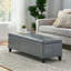 Banc de rangement/repose-pieds rembourré moderne Denali | Conception minimaliste avec rangement dissimulé et charnières à fermeture en douceur-32249973