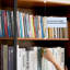 Bibliothèque simple de style européen