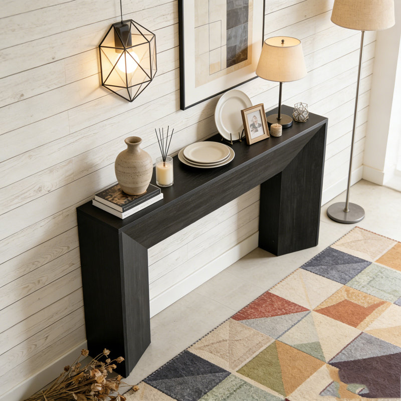 Console en bois avec canapé et couloir