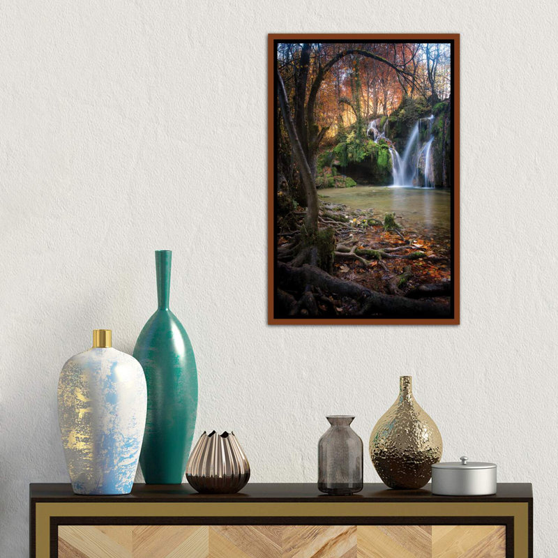 Cascade des œufs par Philippe Manguin - reproduction de photo, H 26 po x l 18 po x 1,5 po, Toile avec cadre en bois brun