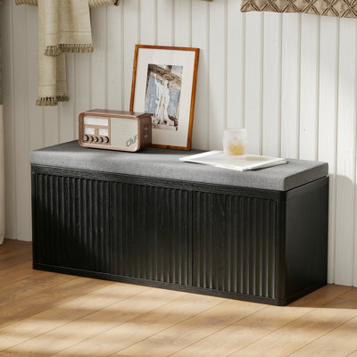 Banc de rangement à chaussures de 41 po, banc de rangement rembourré moderne avec 3 portes et tablette réglable, armoire de rangement cannelée en bois pour entrée, couloir, chambre à coucher