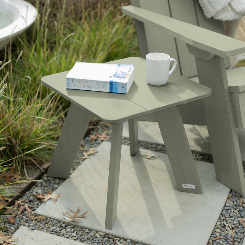 Table d'appoint en plastique Byrnes, Eucalyptus