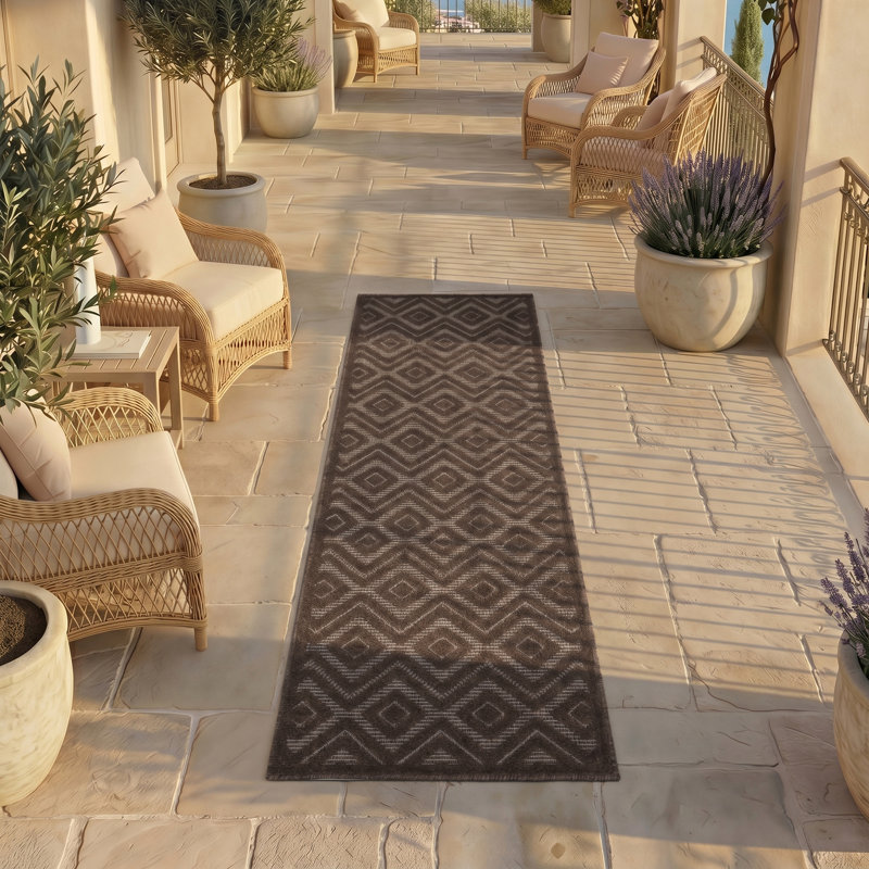 Laesha Geometric Indoor/Outdoor Area Rug, Runner 2'2" x 7'6"