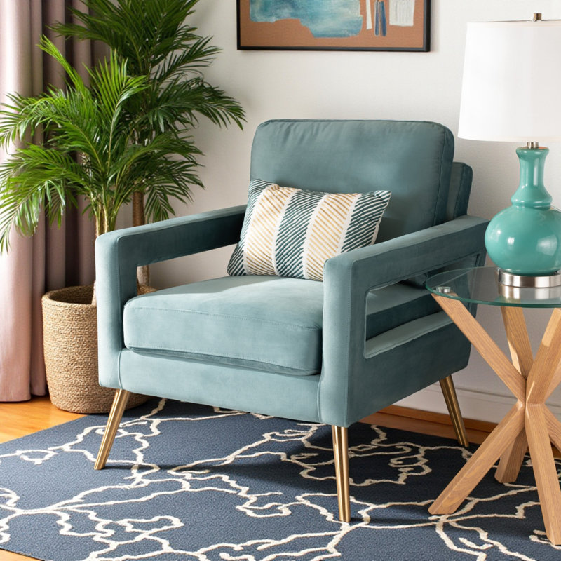 Fauteuil Arbaaz en velours bleu clair et pieds dorés brossés, H 34,5 po x l 29,1 po x P 34,5 po, Velours bleu clair