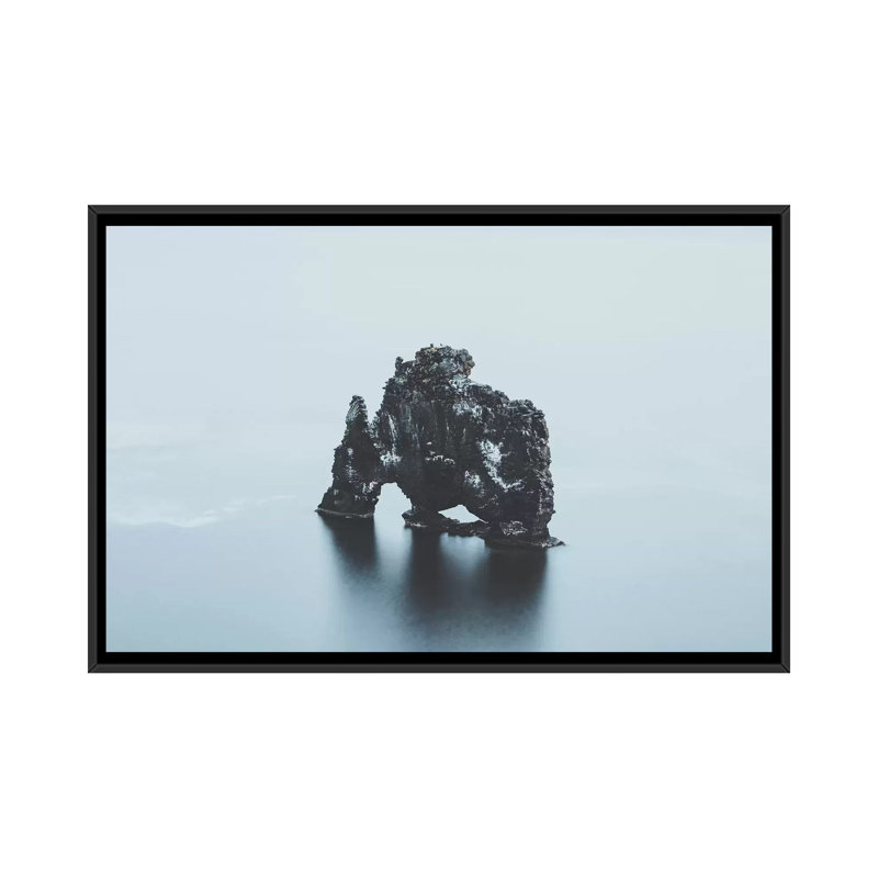 Impression sur toile tendue, "Hvitsert", Islande I par Luke Anthony Gram, H 18 po x l 26 po x P 1,5 po, Toile avec cadre noir