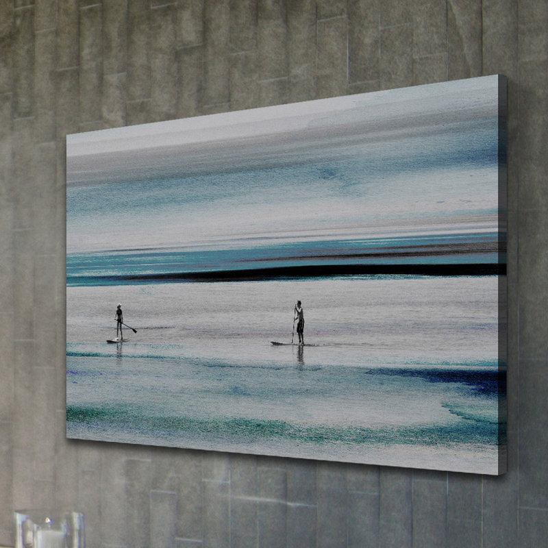 Reproduction d’art graphique sur toile tendue « planche de surf en eaux bleues », H 30 po x l 45 po x P 1,5 po