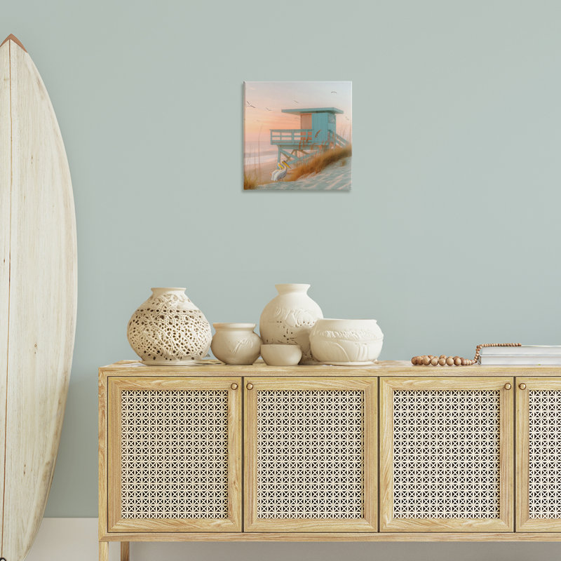 «Coastal Charm Beach Hut» par Steve Hunziker, H 17 po x l 17 po