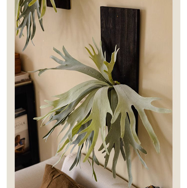 Fougère artificielle sur fond en bois massif, H 28,3 po x l 27,5 po x P 4 po